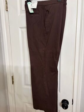 Classic Brown Straight-Leg Trousers with Clean Front